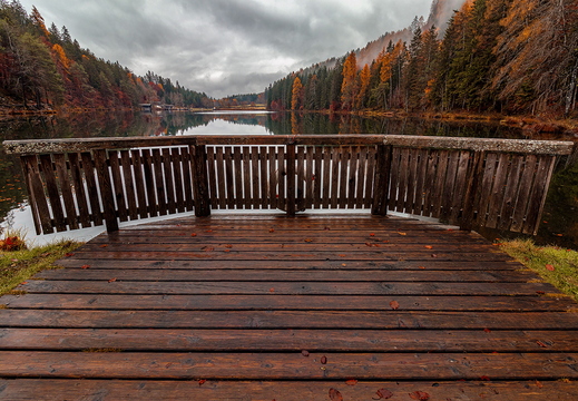 Holzsteg am Tristacher See